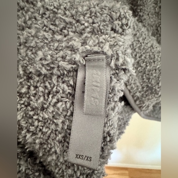 Skims Cozy Knit Pullover Gray Button Sherpa Fuzzy SOFT Size XXS/XS EUC - Picture 6 of 8